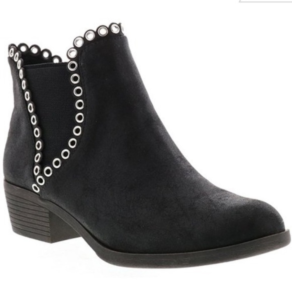 NIB-Sbicca Black Rivet Boot